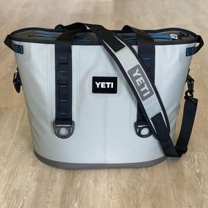 SOLD ✨ Yeti Hopper 30